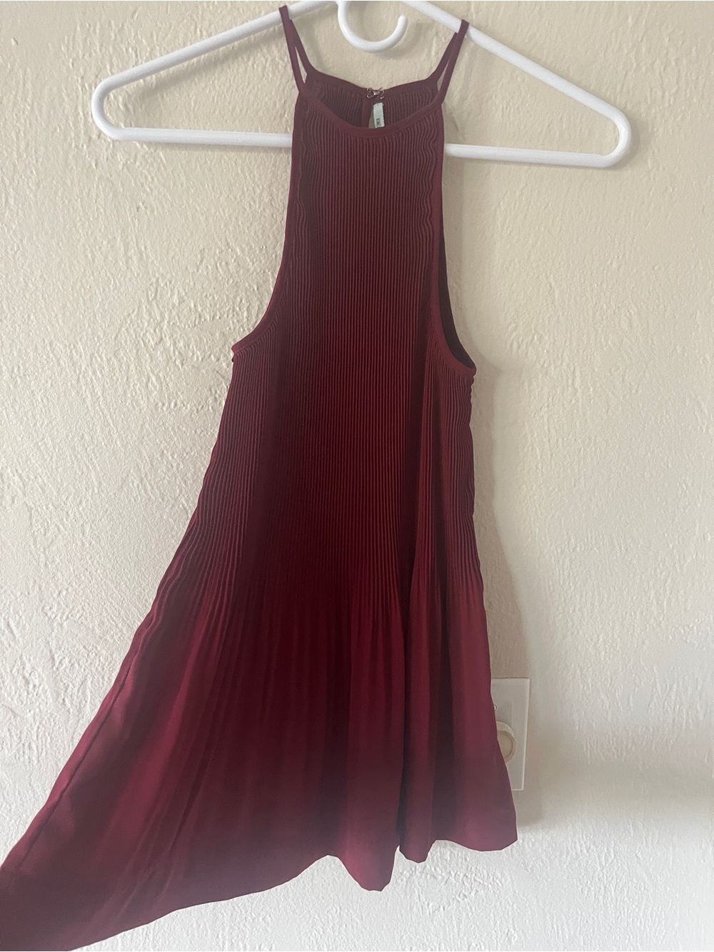 Sleeveless Pleated Burgundy Swing Tank